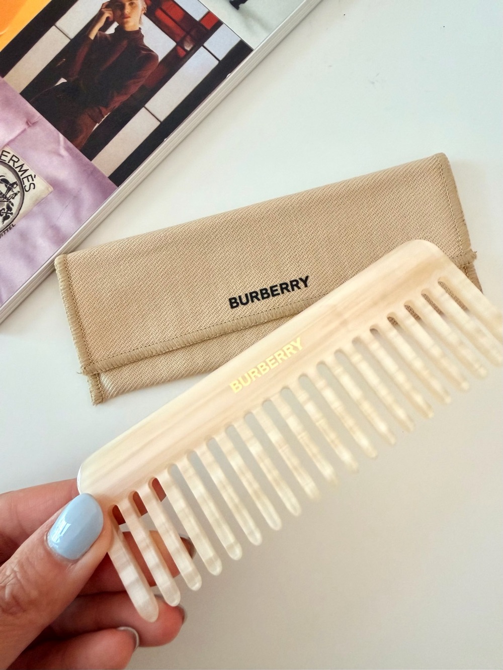 Burberry Beauty Comb with Pouch - Picture 3 of 3